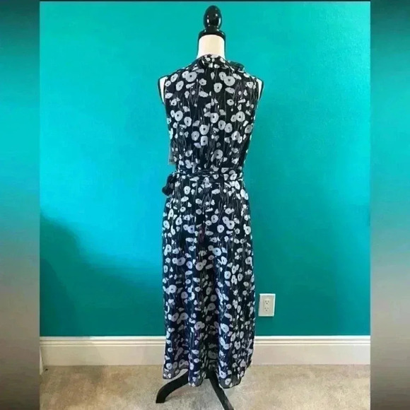 New with tags Bar III maxi wrapped dress in size 10 - Picture 4 of 6